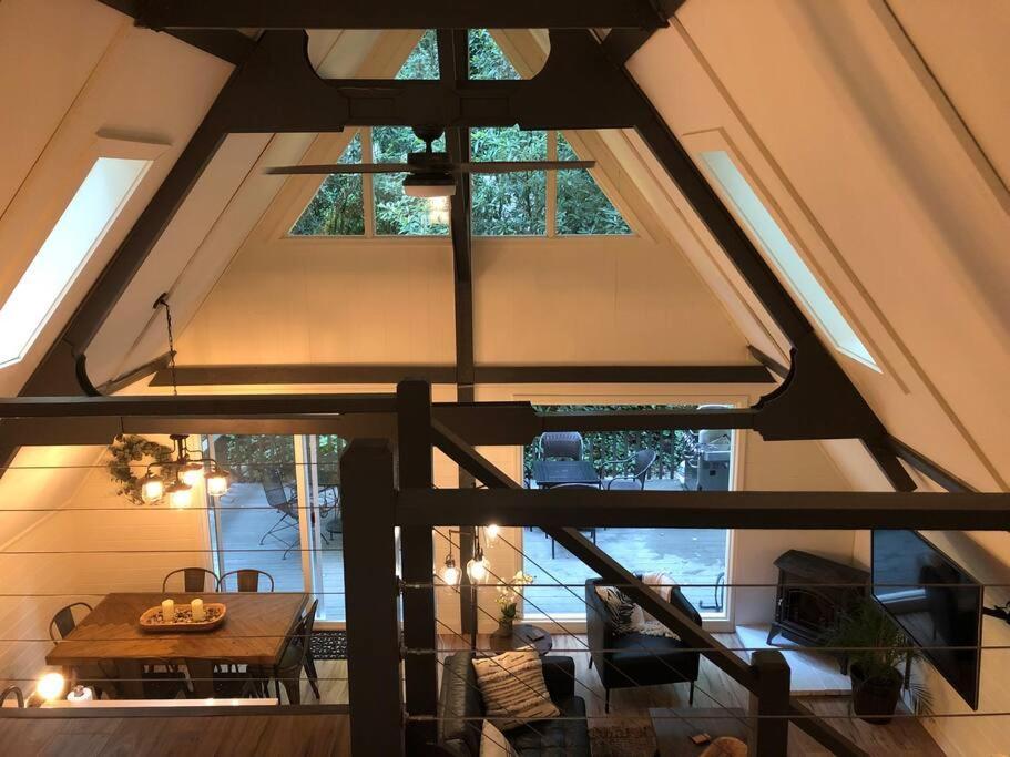 Newly Renovated A-Frame 5 Min Walk To Main Street Villa Highlands Eksteriør billede