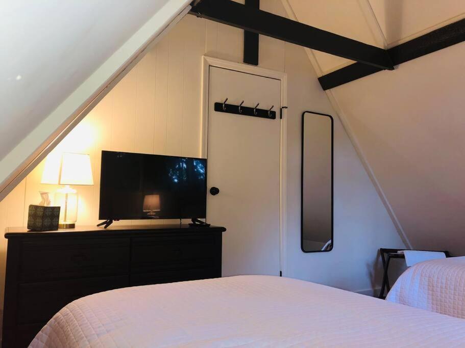 Newly Renovated A-Frame 5 Min Walk To Main Street Villa Highlands Eksteriør billede