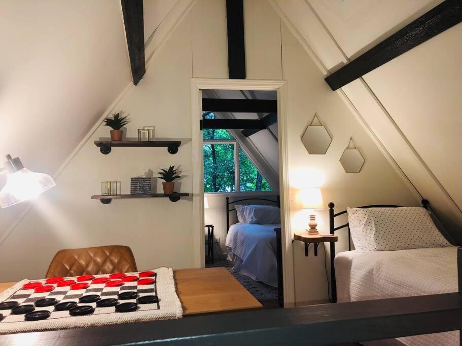 Newly Renovated A-Frame 5 Min Walk To Main Street Villa Highlands Eksteriør billede